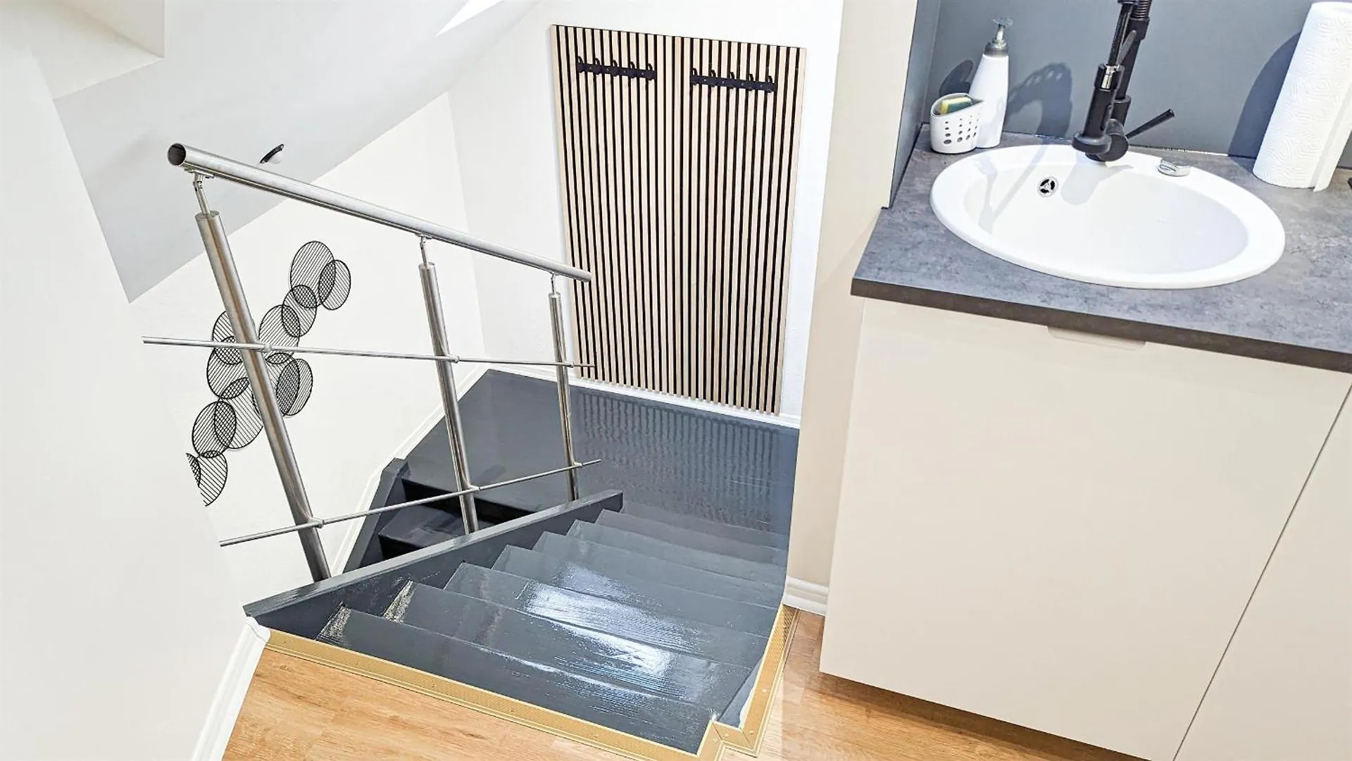 Alfa Stuttgart 3Br 5 Beds Netflix Inet Ebk Wasen Apartment Nahe Daimler L Bathroom L Kitchen L Wifi & Smarttv L 3 Zimmer 5 Betten L Kueche L Duschbad