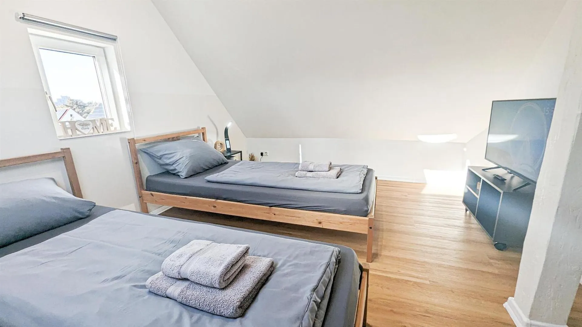 Alfa Stuttgart 3Br 5 Beds Netflix Inet Ebk Wasen Apartment Nahe Daimler L Bathroom L Kitchen L Wifi & Smarttv L 3 Zimmer 5 Betten L Kueche L Duschbad 0*,  Germany
